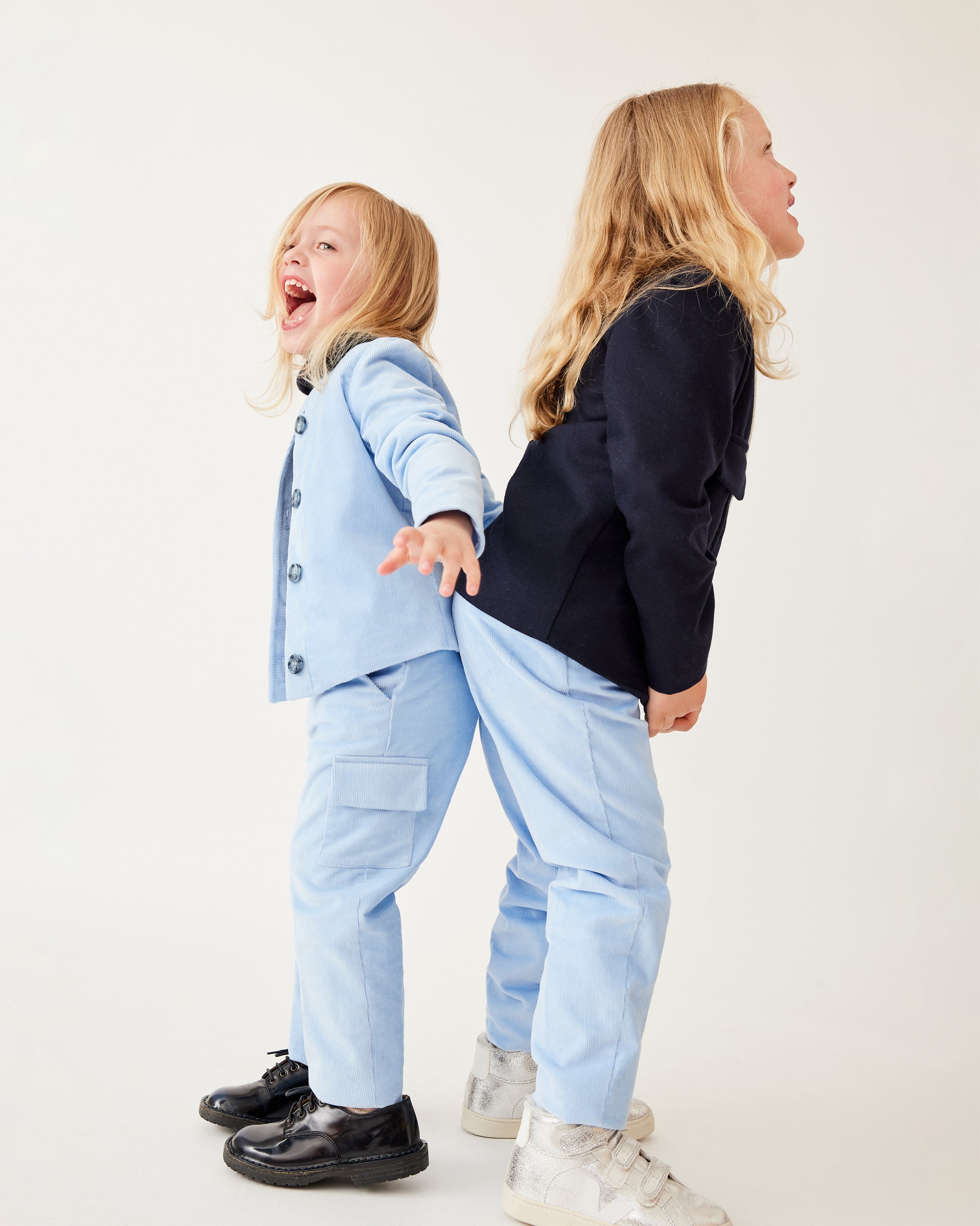 An exclusive line with limited editions proposed by Kelly Kilby for her first kidswear collection for Autumn Winter 2022/2023. Designed for boys and girls between 4 and 10, this genderless collection has been created in order to pay homage to the school outfit, with a modern and timeless cut.