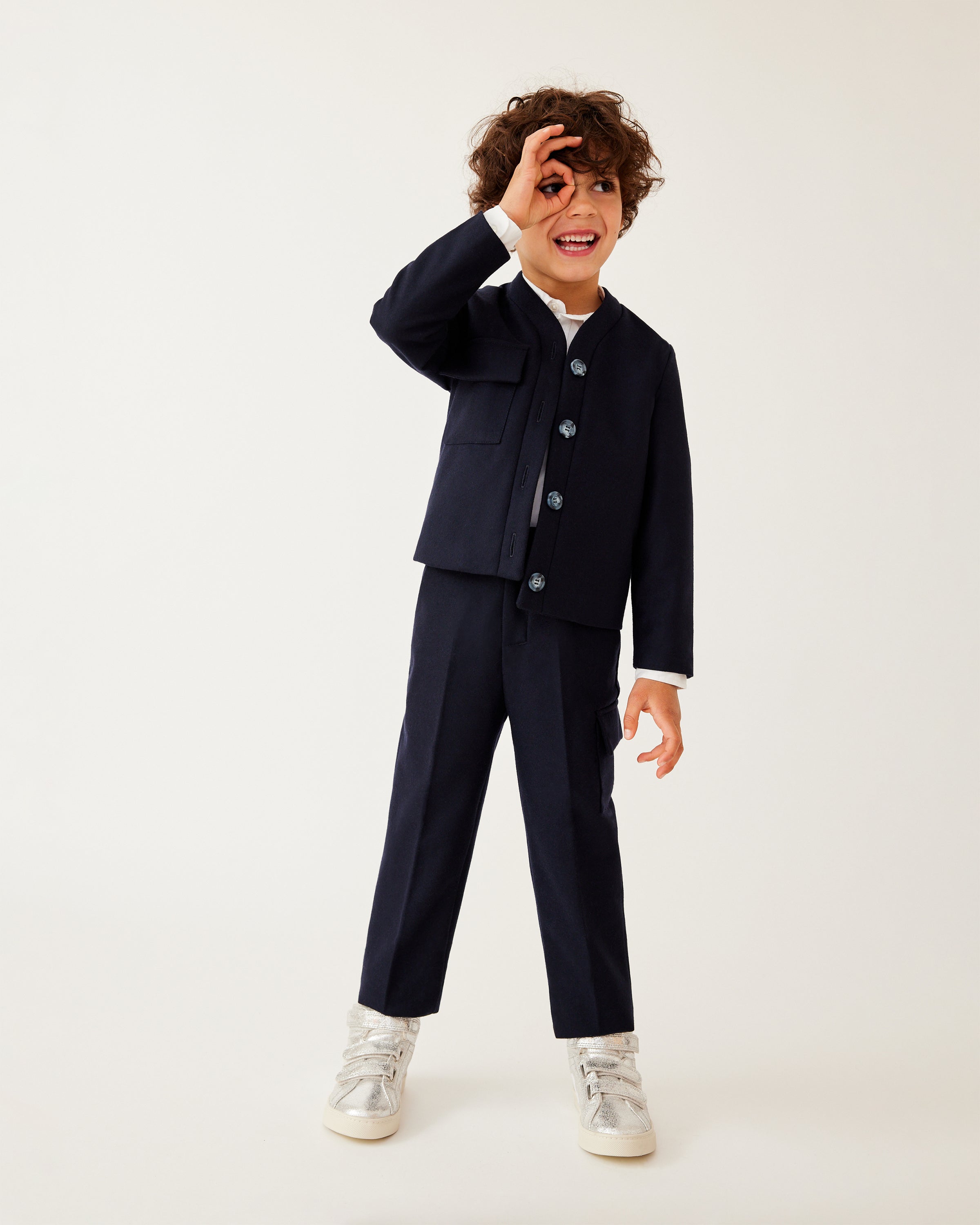 An exclusive line with limited editions proposed by Kelly Kilby for her first kidswear collection for Autumn Winter 2022/2023. Designed for boys and girls between 4 and 10, this genderless collection has been created in order to pay homage to the school outfit, with a modern and timeless cut.